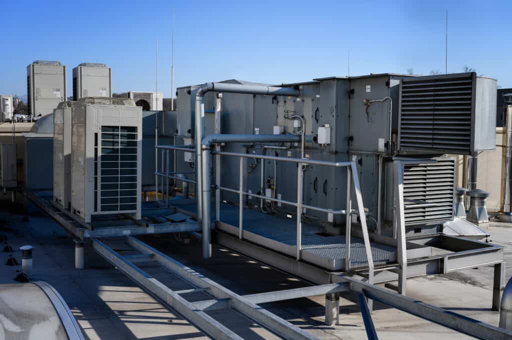 Large,Air,Handling,Unit,On,The,Roof.